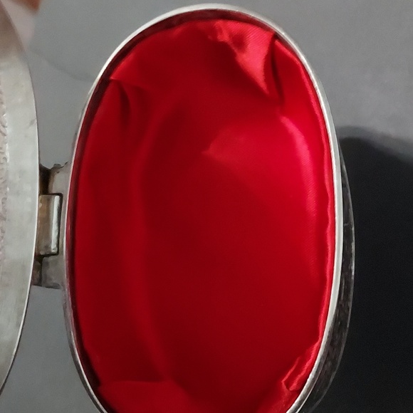 Embossed Silverplated Oval Trinket Case.Silver/Red 4.5inLx1 3/4in.H.x2.5in.W. - Picture 8 of 8
